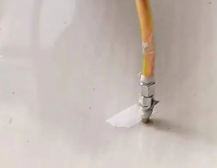 莱山瓷砖空鼓维修公司专业解答在瓷砖铺贴过程中，如果使用的砂料过粗（如全部使用了粗砂），可能会导致以下问题