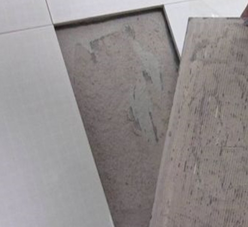 莱山瓷砖空鼓维修公司分享瓷砖铺贴时如果打浆（即涂抹在瓷砖背面和基层上的砂浆或瓷砖胶）过少，会带来以下问题