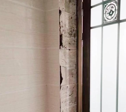 莱山瓷砖空鼓免砸砖维修公司分享吸水砖泡水时间不够或过长都会对瓷砖铺贴效果产生影响